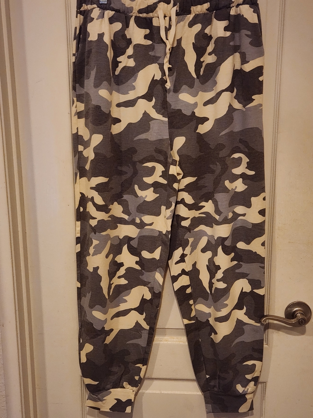 Zenana Outfitters Gray & Cream Tagged Sweatshirt